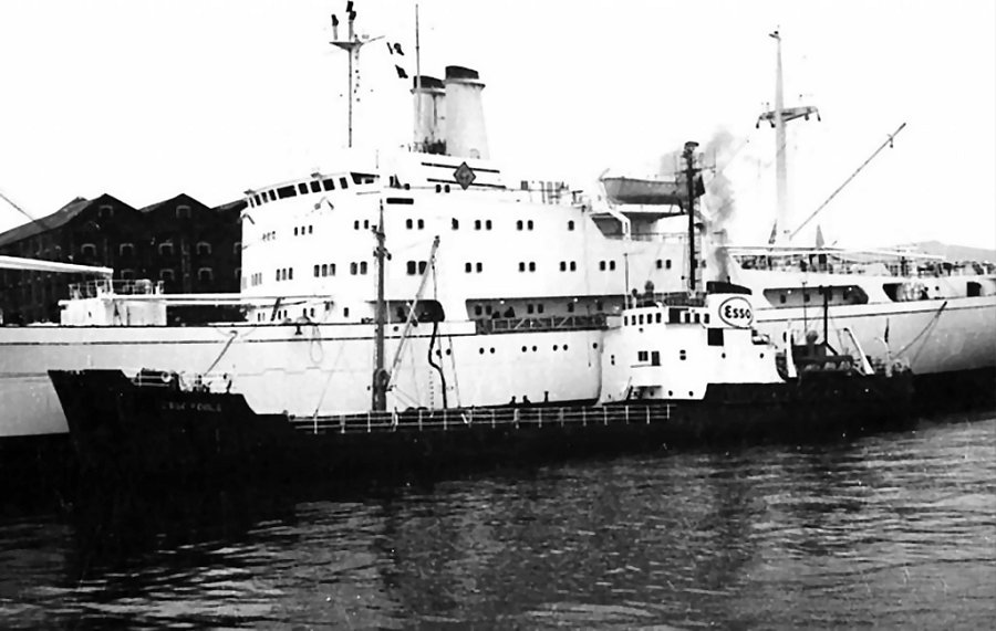 photograph built 1955 Esso Coastal Tanker Esso Poole ct0455 